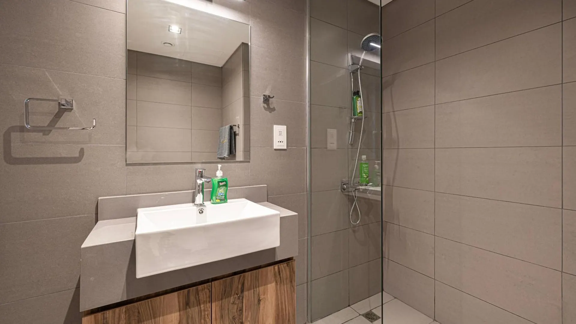 1Br Private Poolview Apartment - Poolside Paradise 沙迦